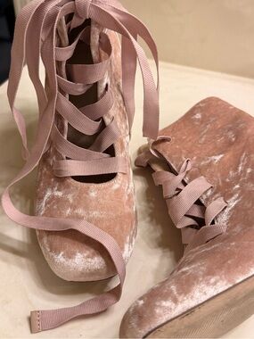 Velvet Lace-Up Ballet booties - Blush Pink